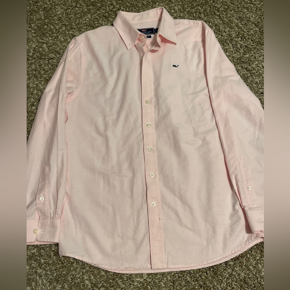 Large light pink vineyard vines shirt